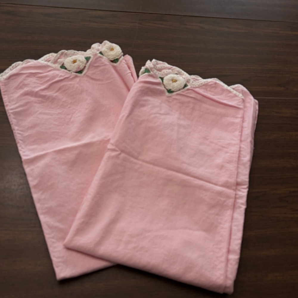 Vintage Pink Pillowcase Pair Crochet Daisy Trim Cottage Bed Linens - Picture 9 of 10